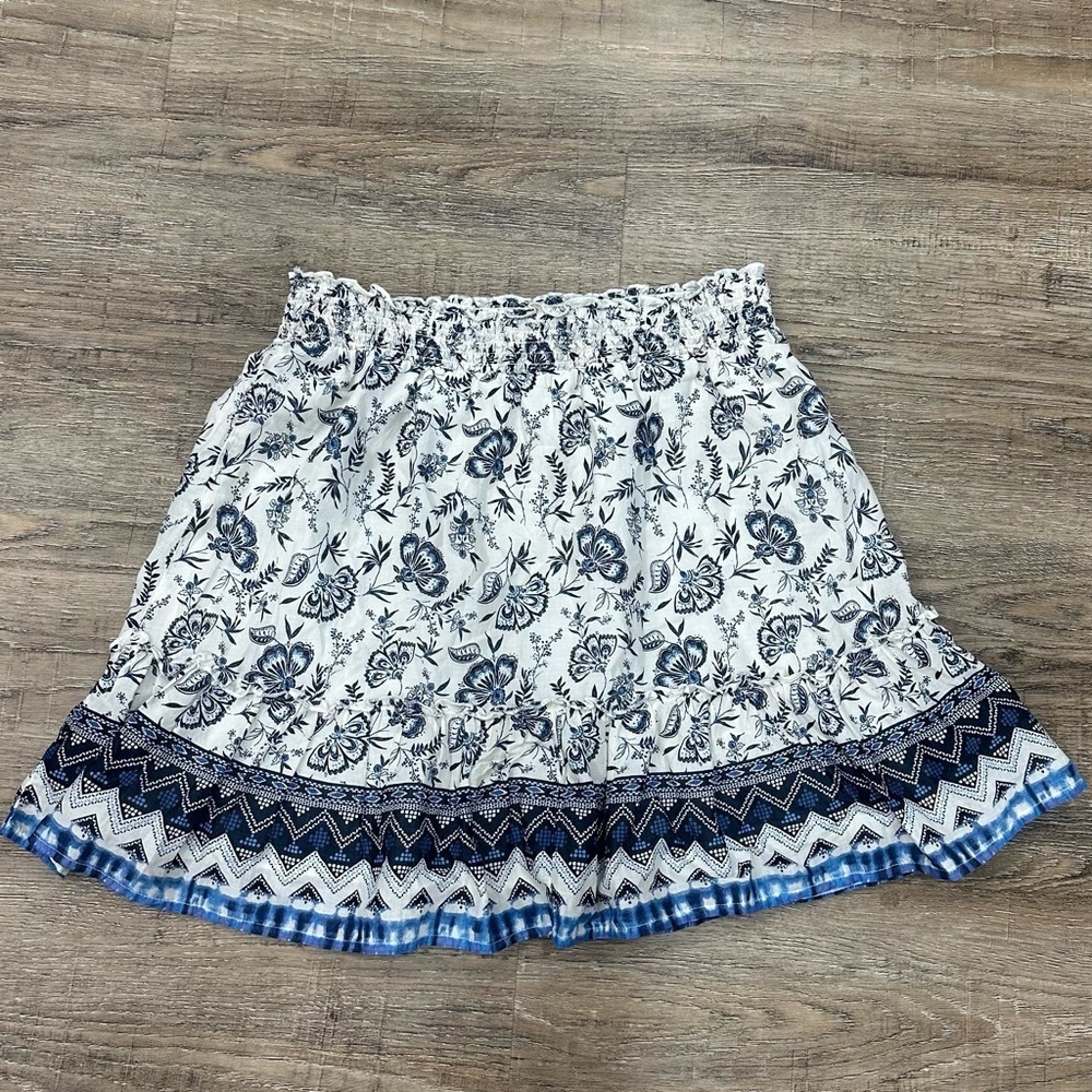BeachLunchLounge M Floral Blue and White Mini Skirt